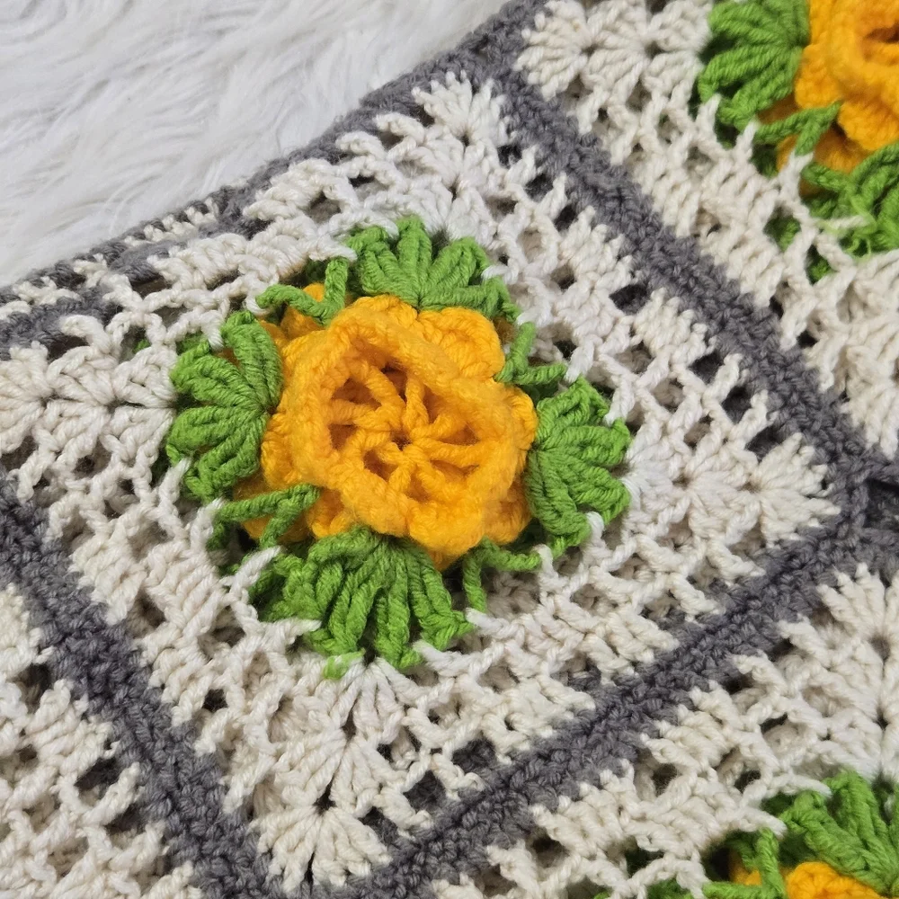 Handmade Crochet Granny Square Blanket‎ 3D Yellow Rose Floral Grey Cream 24x23
